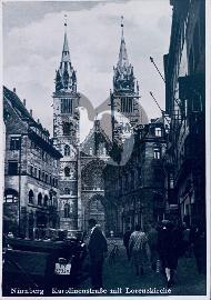 Recto carte postale vu sur l'église de Nuremberg avec des passants et voiture ancienne