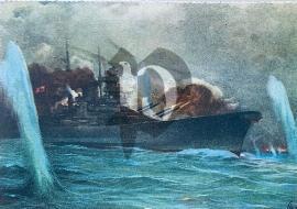 Recto carte postale ancienne du cuirassé Bismarck au combat en mer  faisant feu avec ses canons