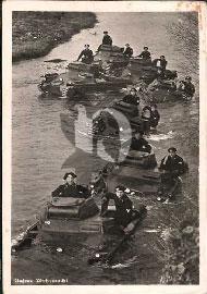 Recto carte postale ancienne de tank compagnie Panzer des chars allemand panzer wehrmacht traverse une riviére 1939